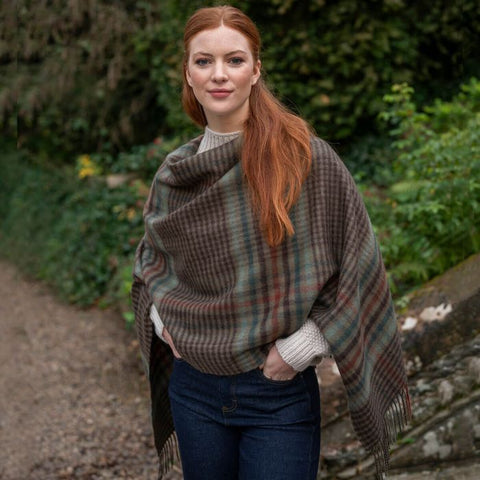 Lochcarron of Scotland Georgia Lambswool Poncho
